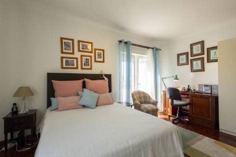 Belíssima Moradia T2 de gaveto de arquitetura tradicional - Ericeira