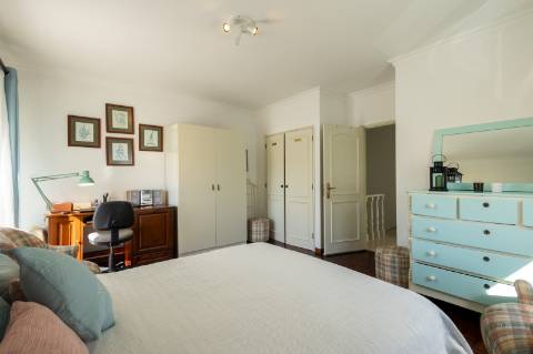 Belíssima Moradia T2 de gaveto de arquitetura tradicional - Ericeira