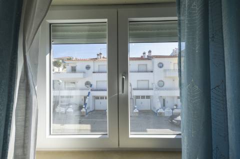 Belíssima Moradia T2 de gaveto de arquitetura tradicional - Ericeira