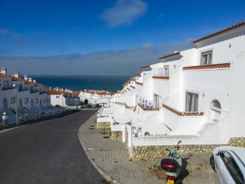 Belíssima Moradia T2 de gaveto de arquitetura tradicional - Ericeira