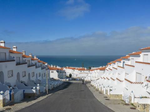 Belíssima Moradia T2 de gaveto de arquitetura tradicional - Ericeira