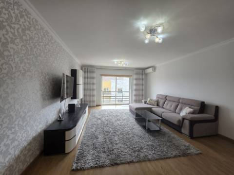 Apartamento T3 para arrendar em prédio com elevador - Ericeira