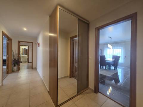 Apartamento T3 para arrendar em prédio com elevador - Ericeira