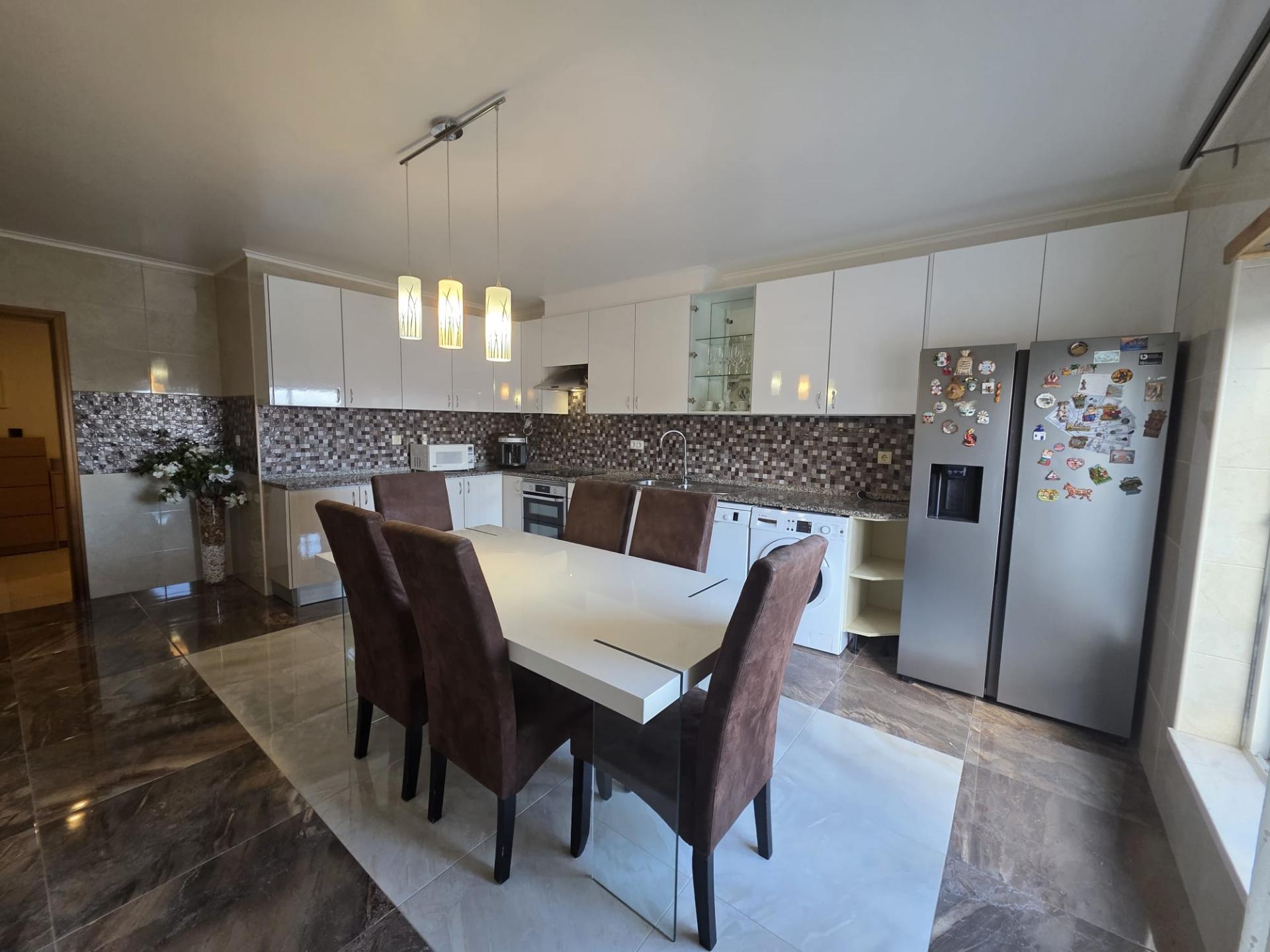 Apartamento T3 para arrendar em prédio com elevador - Ericeira