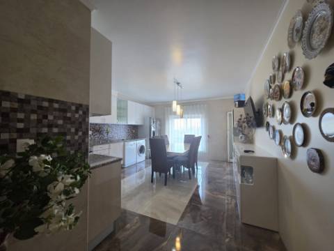 Apartamento T3 para arrendar em prédio com elevador - Ericeira