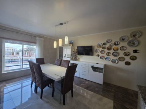 Apartamento T3 para arrendar em prédio com elevador - Ericeira