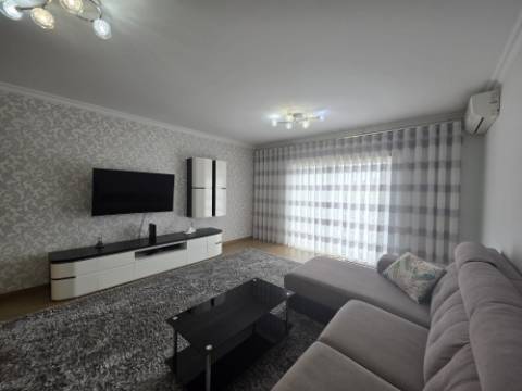 Apartamento T3 para arrendar em prédio com elevador - Ericeira