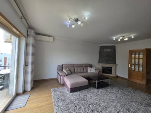 Apartamento T3 para arrendar em prédio com elevador - Ericeira