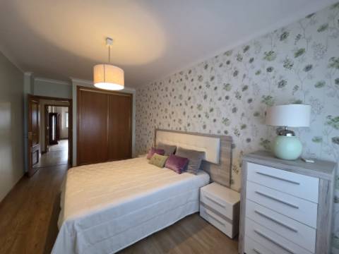 Apartamento T3 para arrendar em prédio com elevador - Ericeira