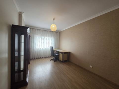 Apartamento T3 para arrendar em prédio com elevador - Ericeira