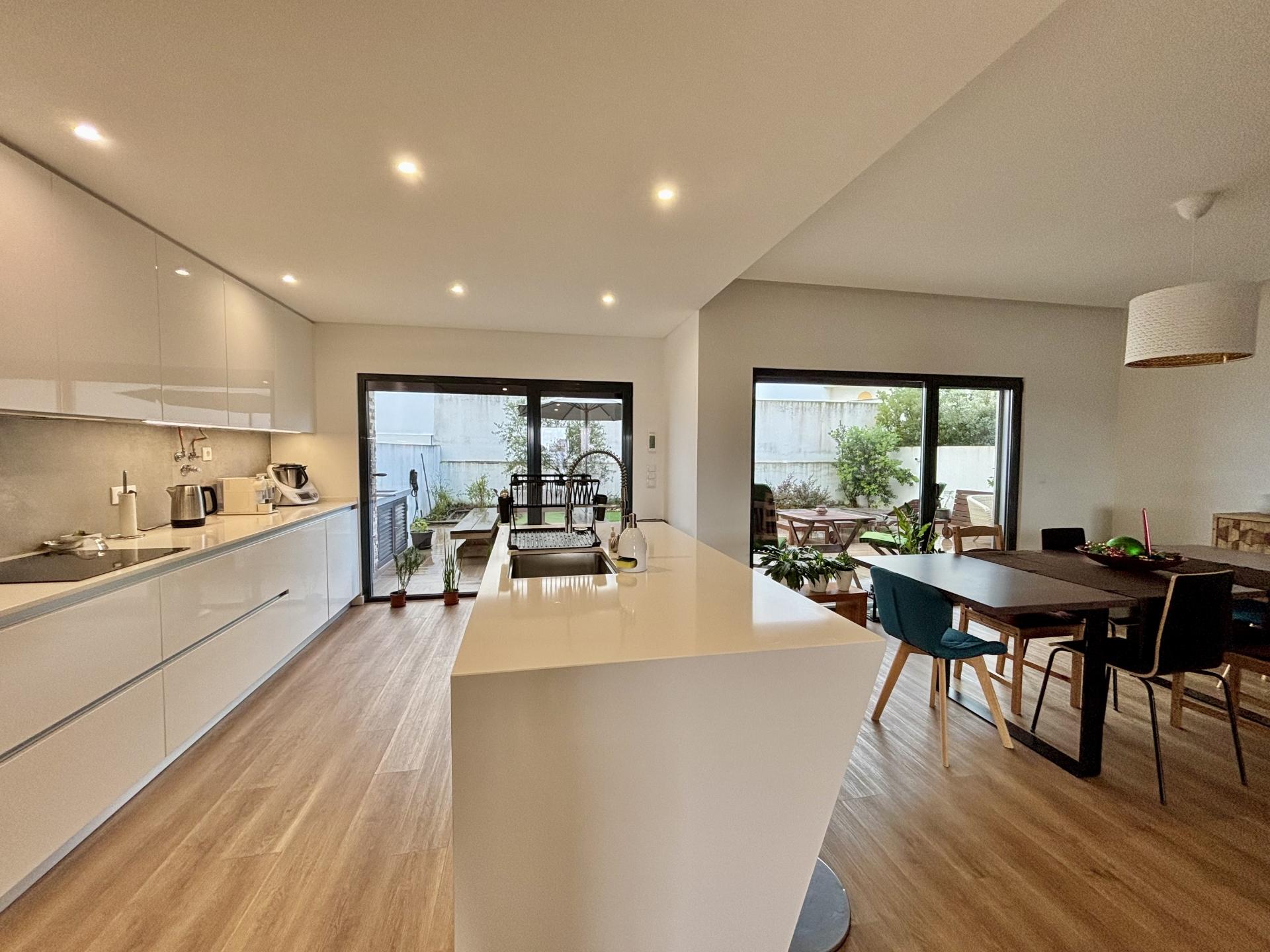 Moradia T4 com excelentes acabamentos a 3 min do centro da vila da Ericeira