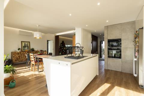 Moradia T4 com excelentes acabamentos a 3 min do centro da vila da Ericeira