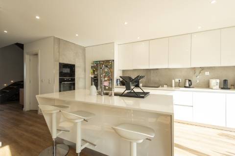 Moradia T4 com excelentes acabamentos a 3 min do centro da vila da Ericeira