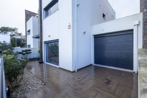 Moradia T4 com excelentes acabamentos a 3 min do centro da vila da Ericeira