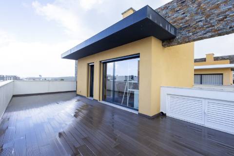 Moradia T4 com excelentes acabamentos a 3 min do centro da vila da Ericeira