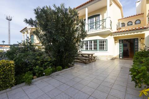 Moradia T4 na Ericeira para arrendar