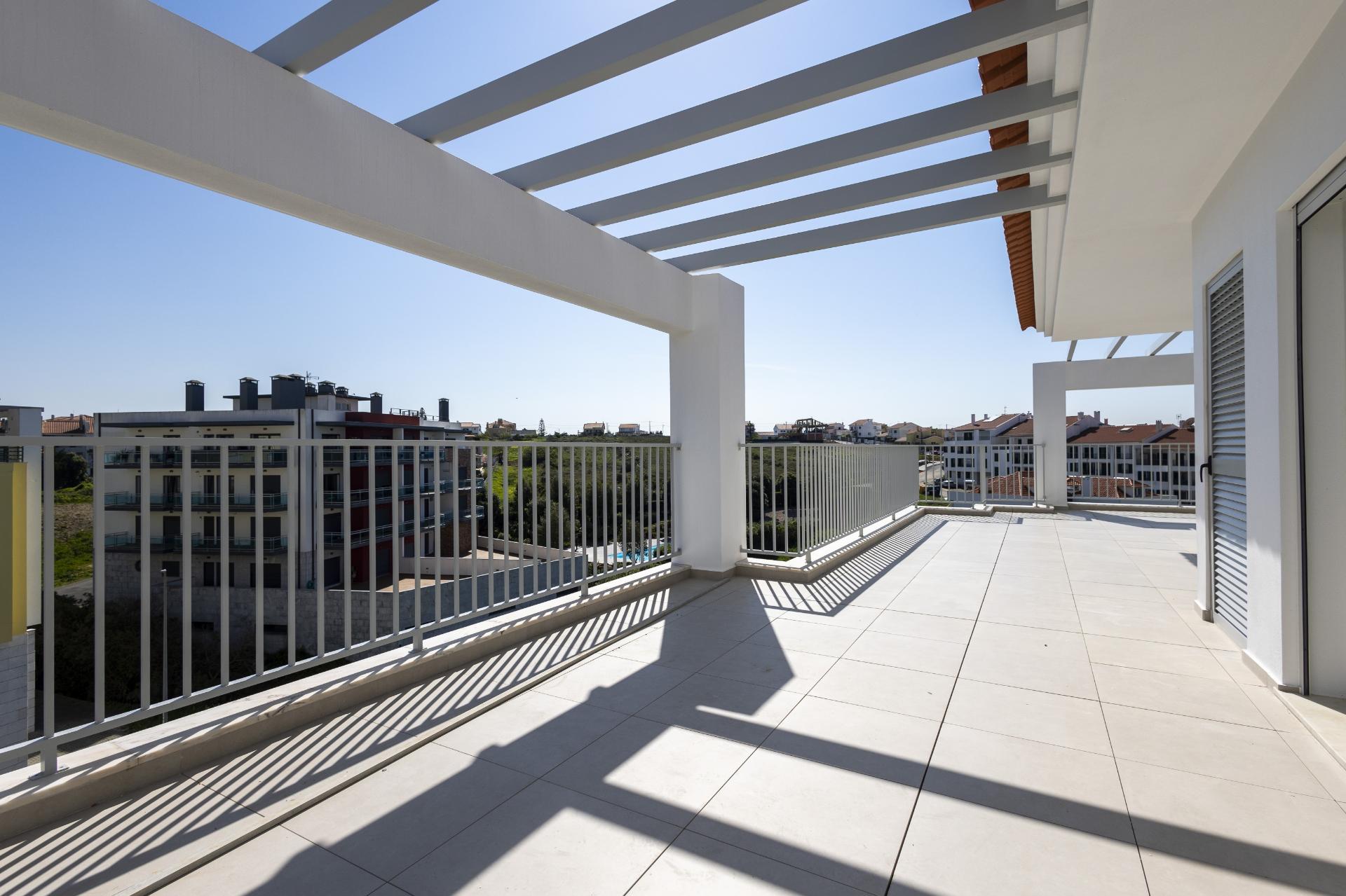 Penthouse T3 com excelente exposição solar na Ericeira