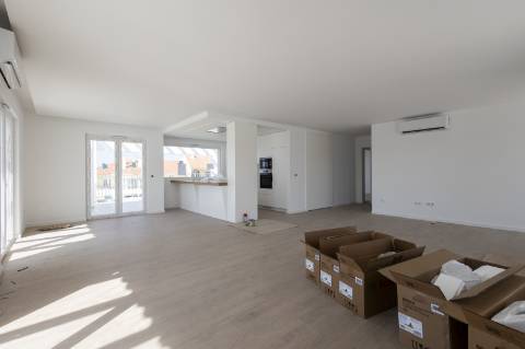 Penthouse T3 com excelente exposição solar na Ericeira