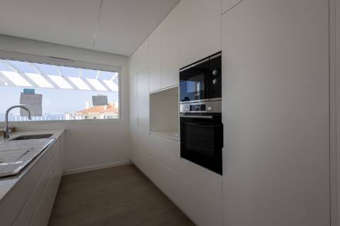 Penthouse T3 com excelente exposição solar na Ericeira