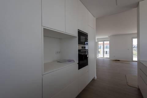 Penthouse T3 com excelente exposição solar na Ericeira