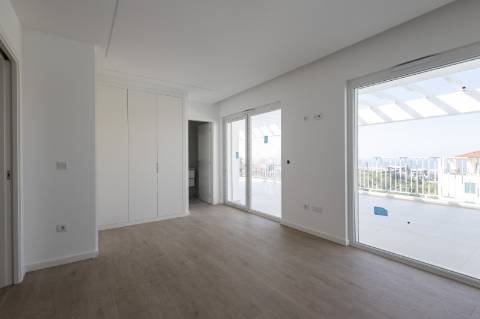 Penthouse T3 com excelente exposição solar na Ericeira