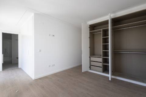 Penthouse T3 com excelente exposição solar na Ericeira