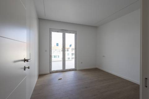 Penthouse T3 com excelente exposição solar na Ericeira