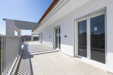 Penthouse T3 com excelente exposição solar na Ericeira