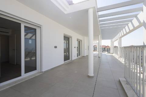 Penthouse T3 com excelente exposição solar na Ericeira