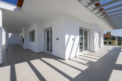 Penthouse T3 com excelente exposição solar na Ericeira