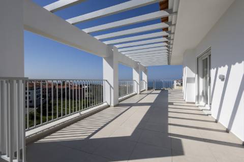 Penthouse T3 com excelente exposição solar na Ericeira
