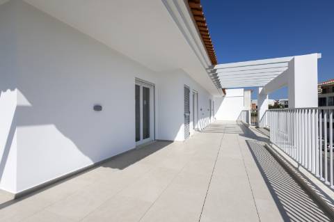 Penthouse T3 com excelente exposição solar na Ericeira