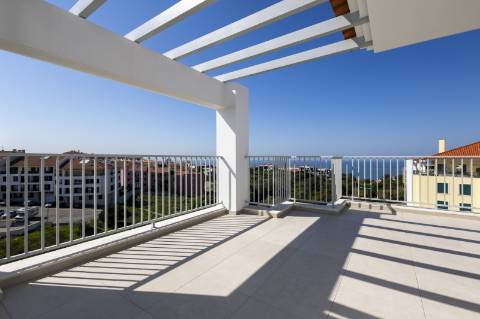 Penthouse T3 com excelente exposição solar na Ericeira