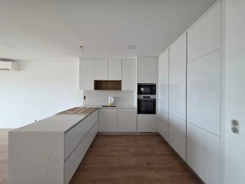 Apartamento NOVO com duas suites na Ericeira