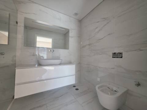 Apartamento NOVO com duas suites na Ericeira