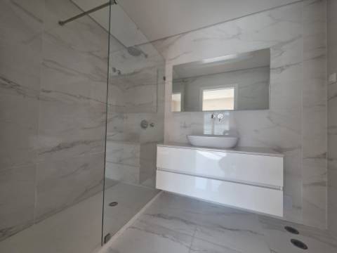 Apartamento NOVO com duas suites na Ericeira