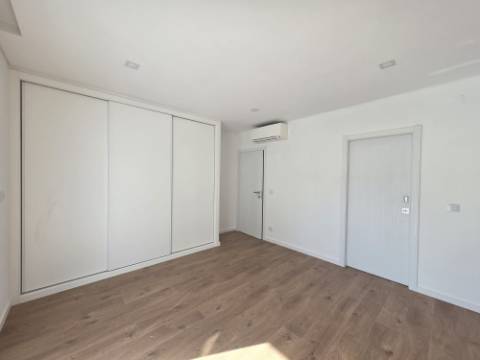 Apartamento NOVO com duas suites na Ericeira