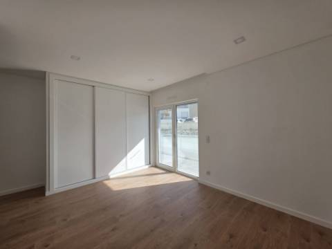 Apartamento NOVO com duas suites na Ericeira