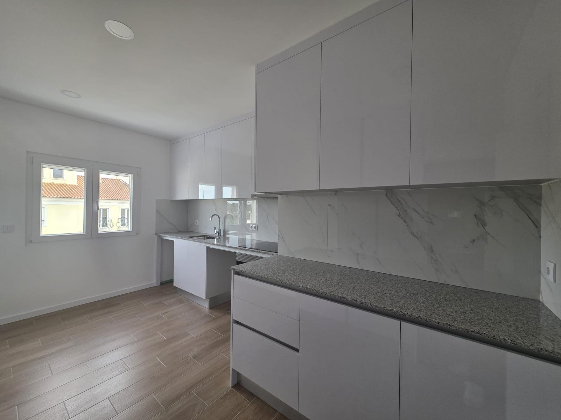 Apartamento Duplex em prédio com elevador para arrendar em Mafra