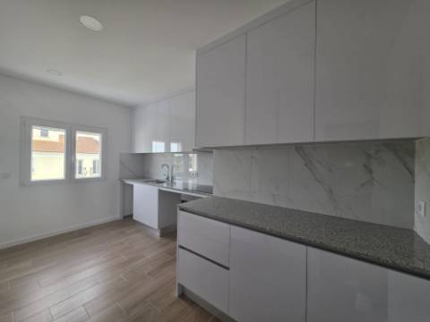 Apartamento Duplex em prédio com elevador para arrendar em Mafra