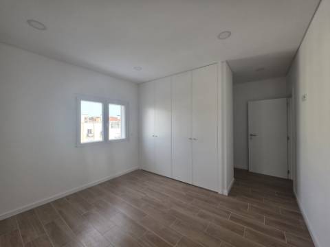 Apartamento Duplex em prédio com elevador para arrendar em Mafra