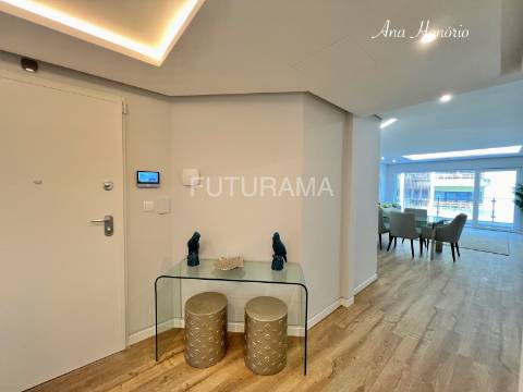 T3 CENTRO PAREDE a 10min. PÉ PRAIA|COMBOIO