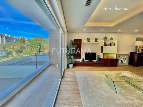 T3 CENTRO PAREDE a 10min. PÉ PRAIA|COMBOIO