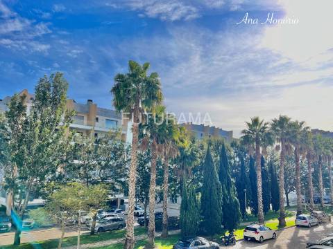 T3 CENTRO PAREDE a 10min. PÉ PRAIA|COMBOIO