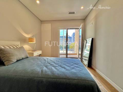 T3 CENTRO PAREDE a 10min. PÉ PRAIA|COMBOIO