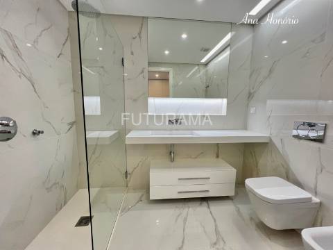 T3 CENTRO PAREDE a 10min. PÉ PRAIA|COMBOIO