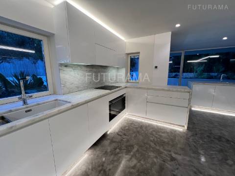 Quinta da Marinha Sul- Cascais, Luxuosa Moradia a 850m do Oceano Atlântico