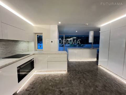 Quinta da Marinha Sul- Cascais, Luxuosa Moradia a 850m do Oceano Atlântico