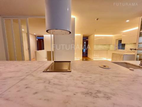 Quinta da Marinha Sul- Cascais, Luxuosa Moradia a 850m do Oceano Atlântico