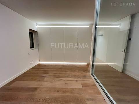 Quinta da Marinha Sul- Cascais, Luxuosa Moradia a 850m do Oceano Atlântico